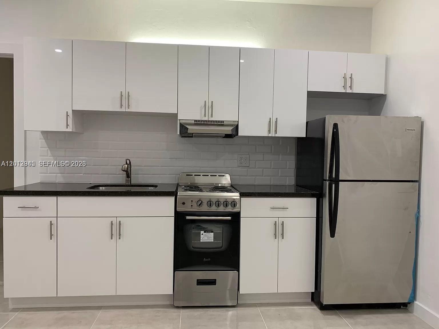 319 W 28th St 9