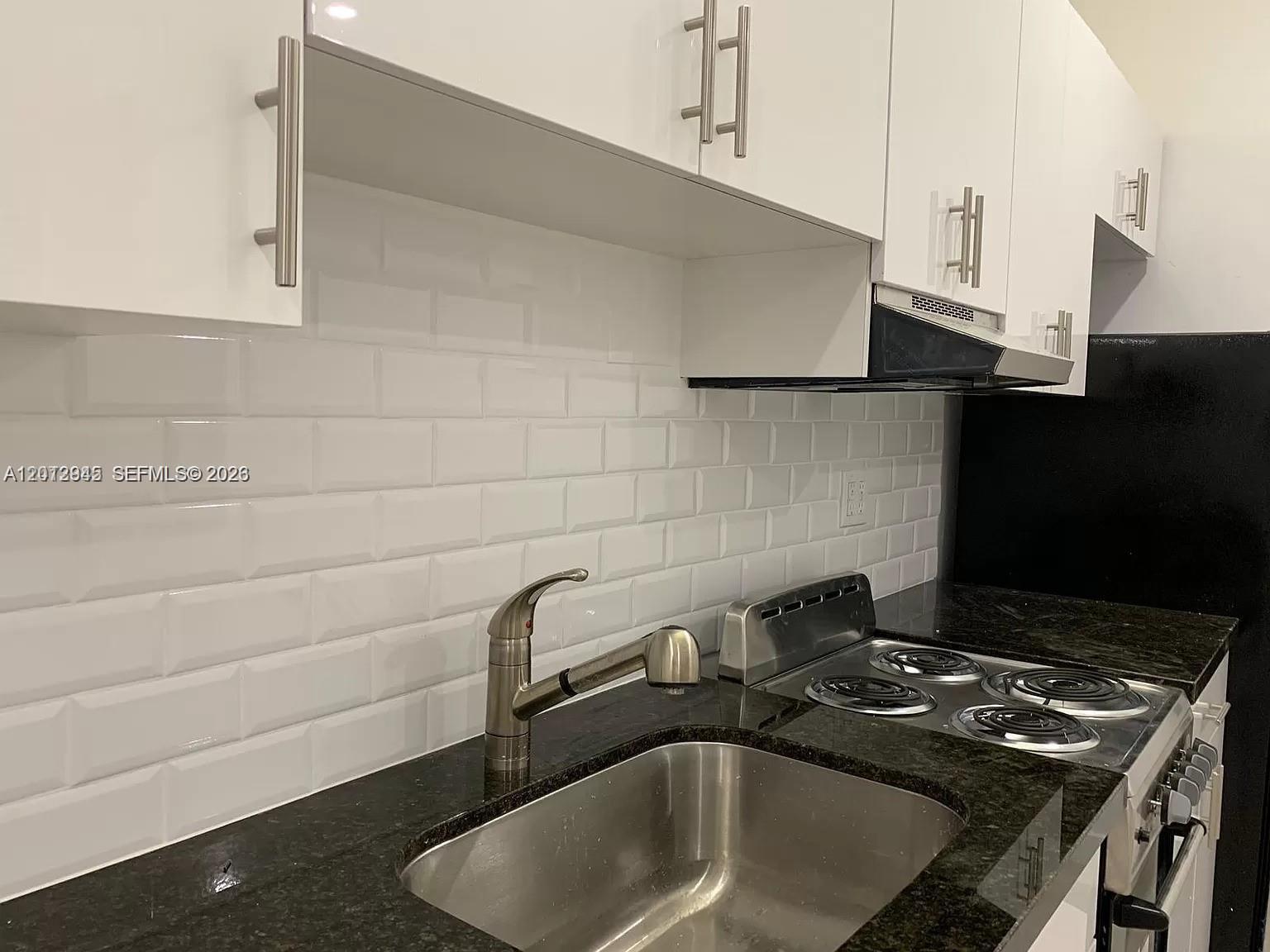 319 W 28th St 9