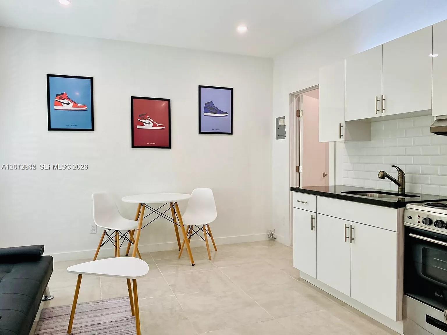 319 W 28th St 9