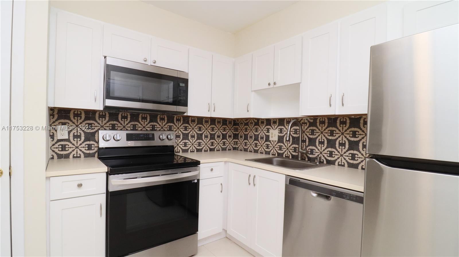 Property for Sale at 2061 Nw 47th Ter 114, Lauderhill, Miami-Dade County, Florida - Bedrooms: 1 
Bathrooms: 2  - $125,000