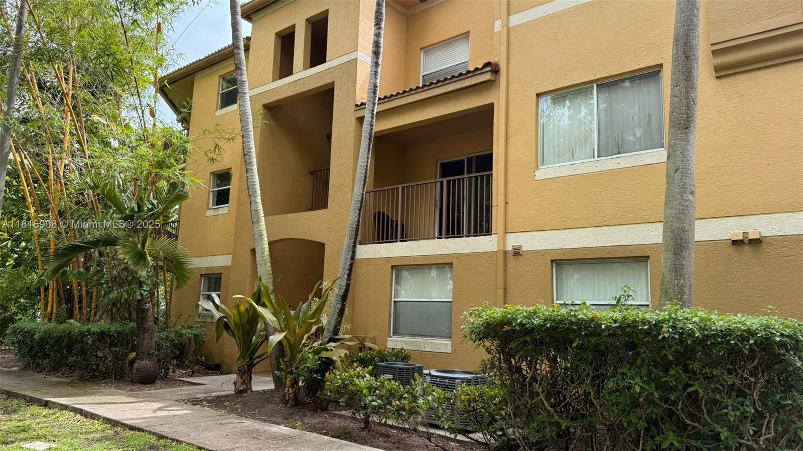 771 N Pine Island Rd 205, Plantation, Miami-Dade County, Florida - 2 Bedrooms  
2 Bathrooms - 