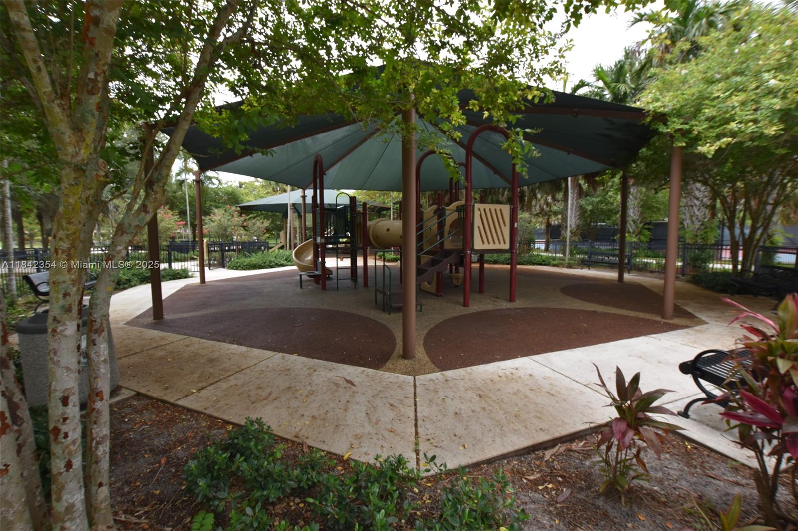 NO 70 PALM-AIRE COUNTRY C - Residential Lease