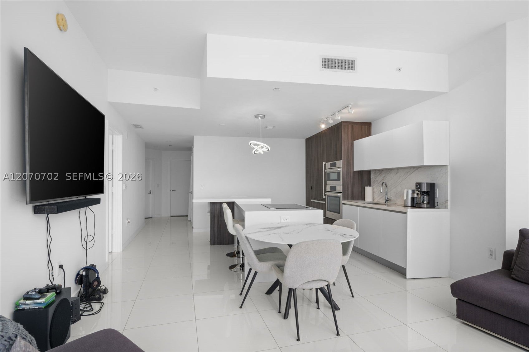 851 NE 1st Ave 1610