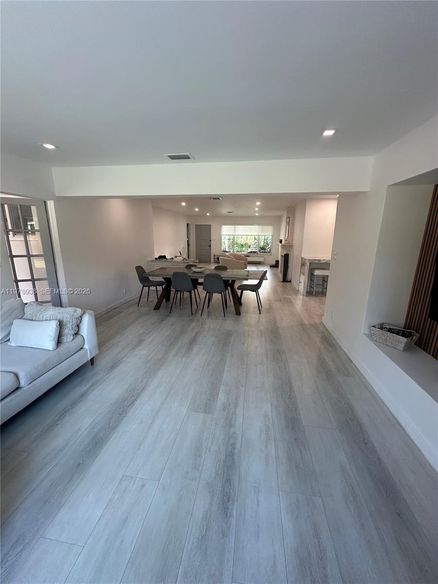 HOLLYWOOD LAKES SECTION - Residential