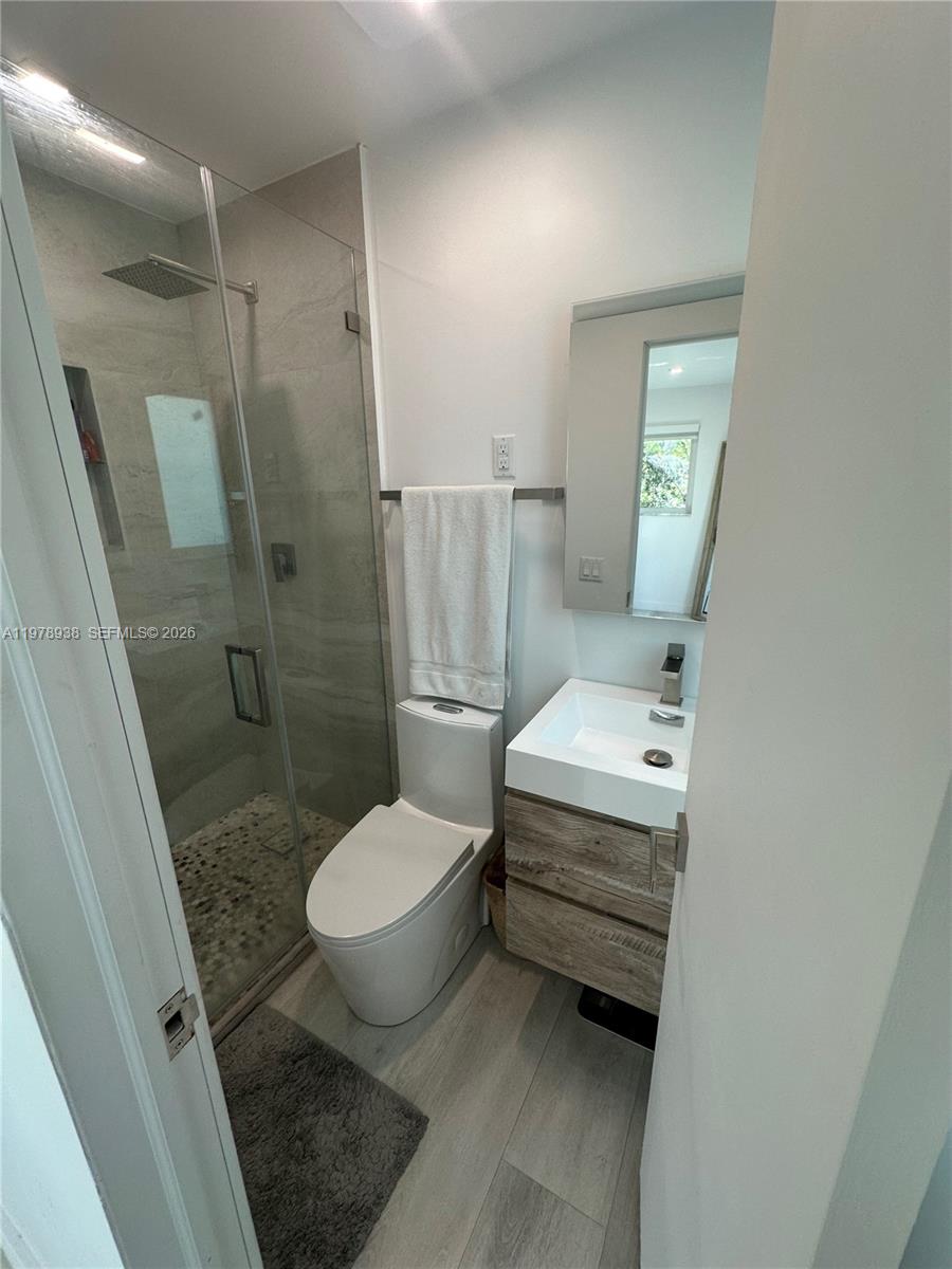 HOLLYWOOD LAKES SECTION - Residential