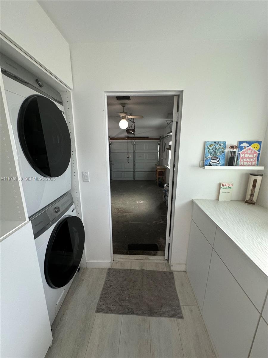 HOLLYWOOD LAKES SECTION - Residential