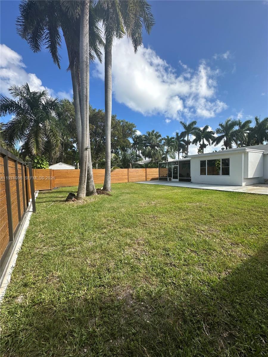 HOLLYWOOD LAKES SECTION - Residential