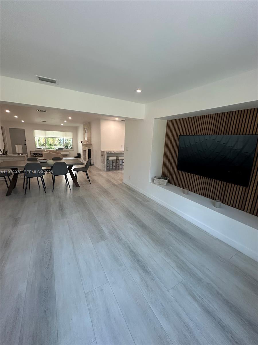 HOLLYWOOD LAKES SECTION - Residential