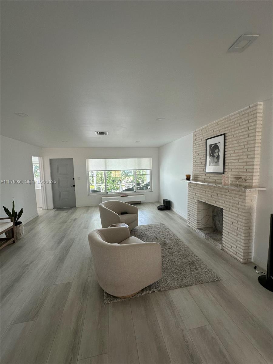 HOLLYWOOD LAKES SECTION - Residential