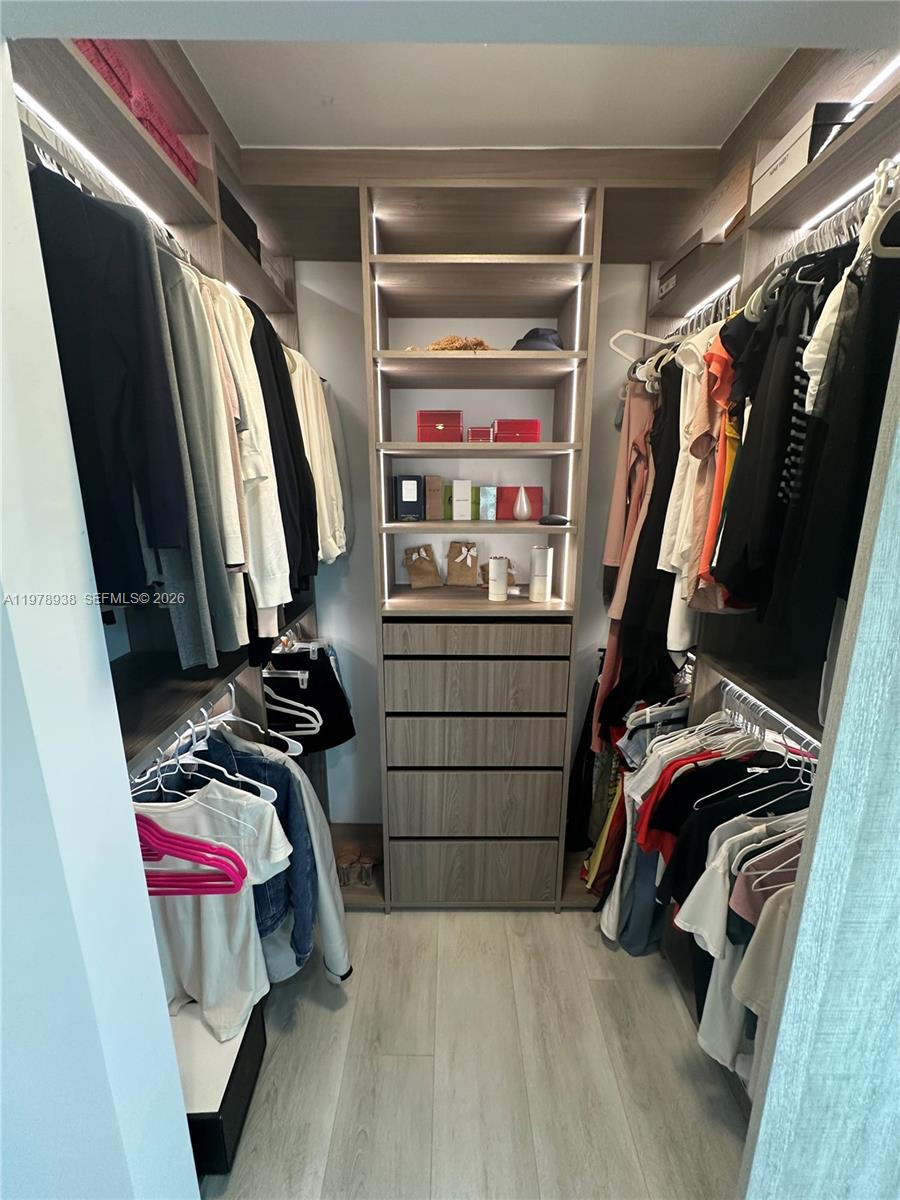 HOLLYWOOD LAKES SECTION - Residential