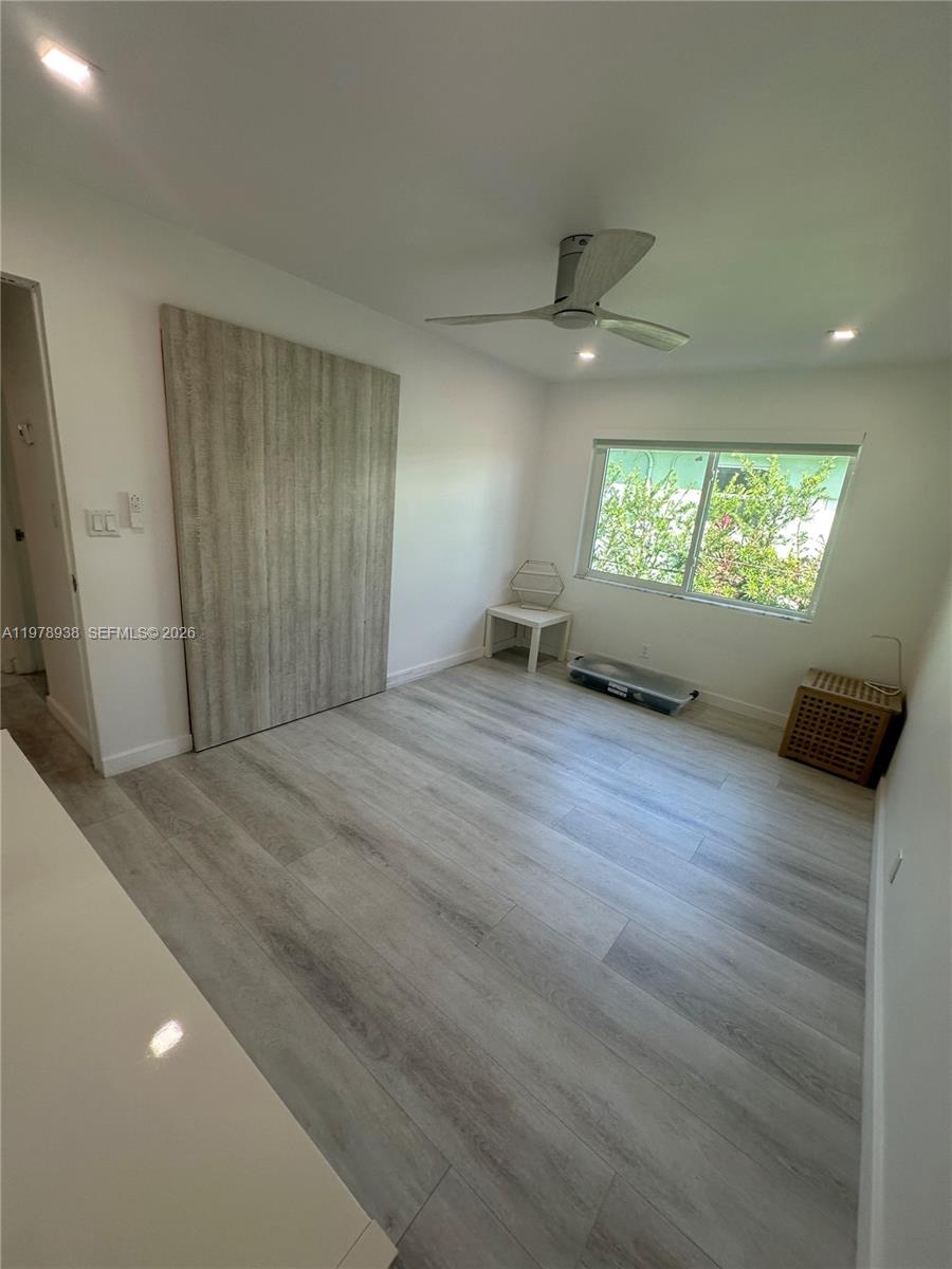 HOLLYWOOD LAKES SECTION - Residential