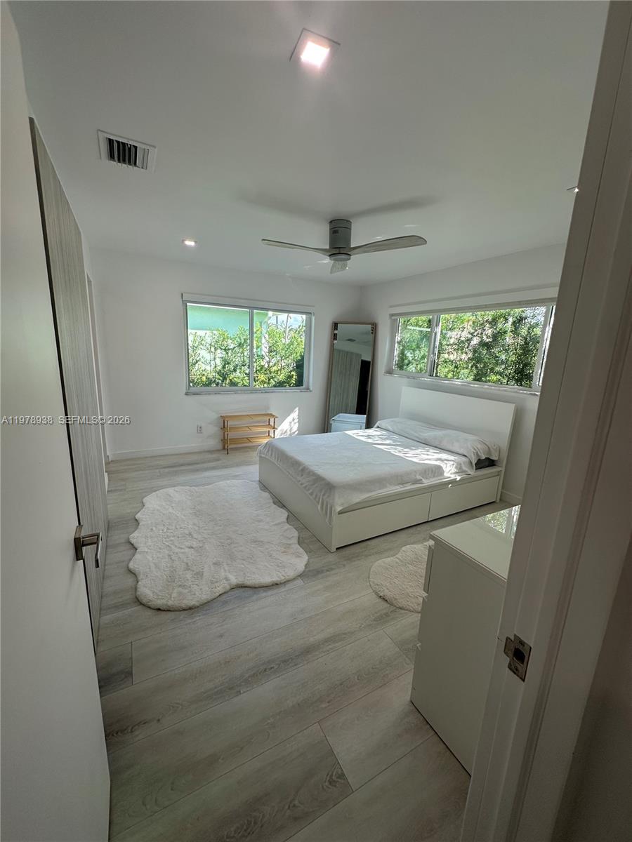 HOLLYWOOD LAKES SECTION - Residential