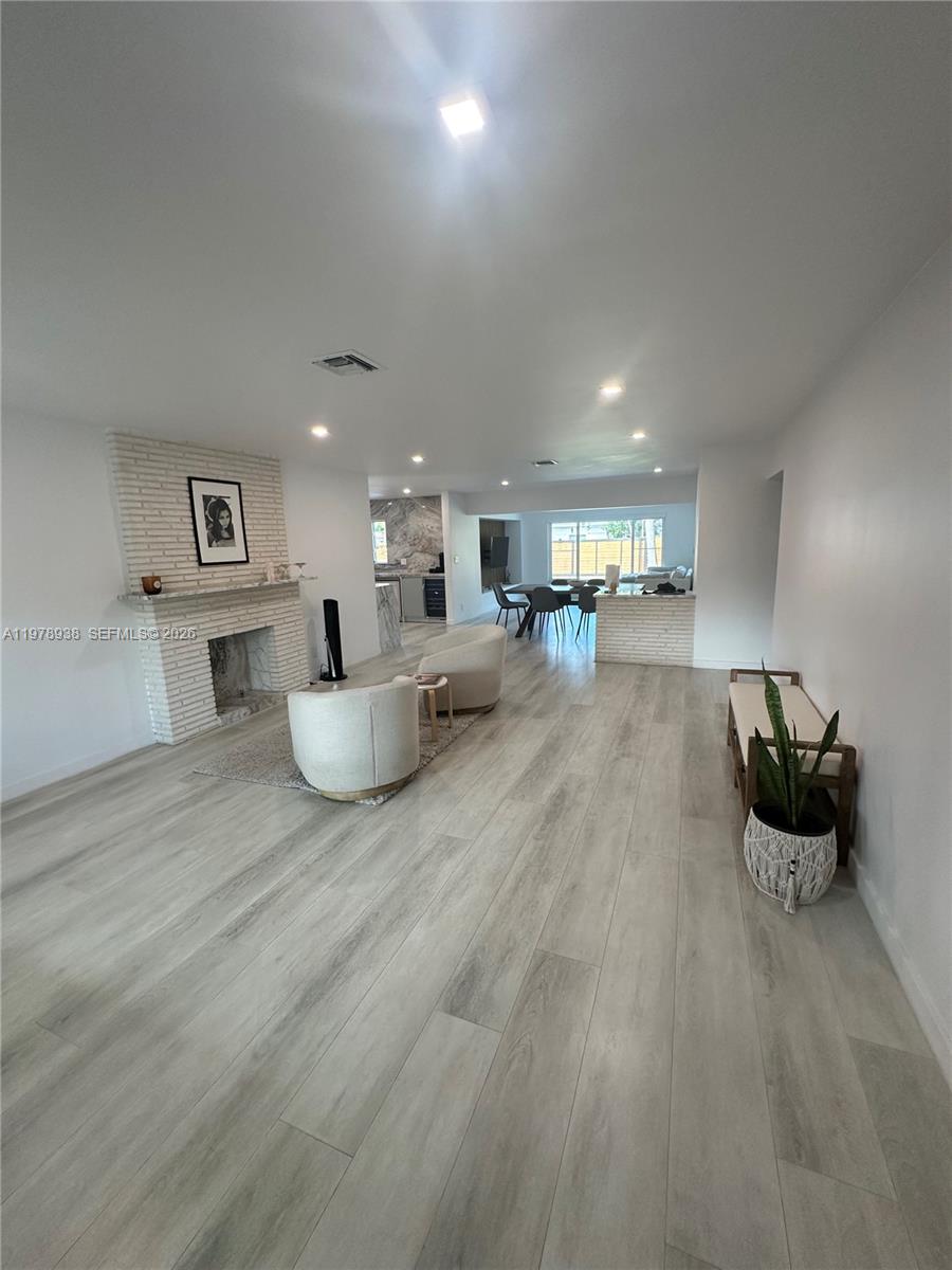 HOLLYWOOD LAKES SECTION - Residential