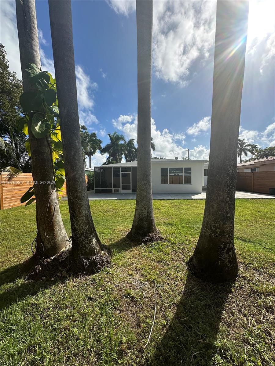 HOLLYWOOD LAKES SECTION - Residential