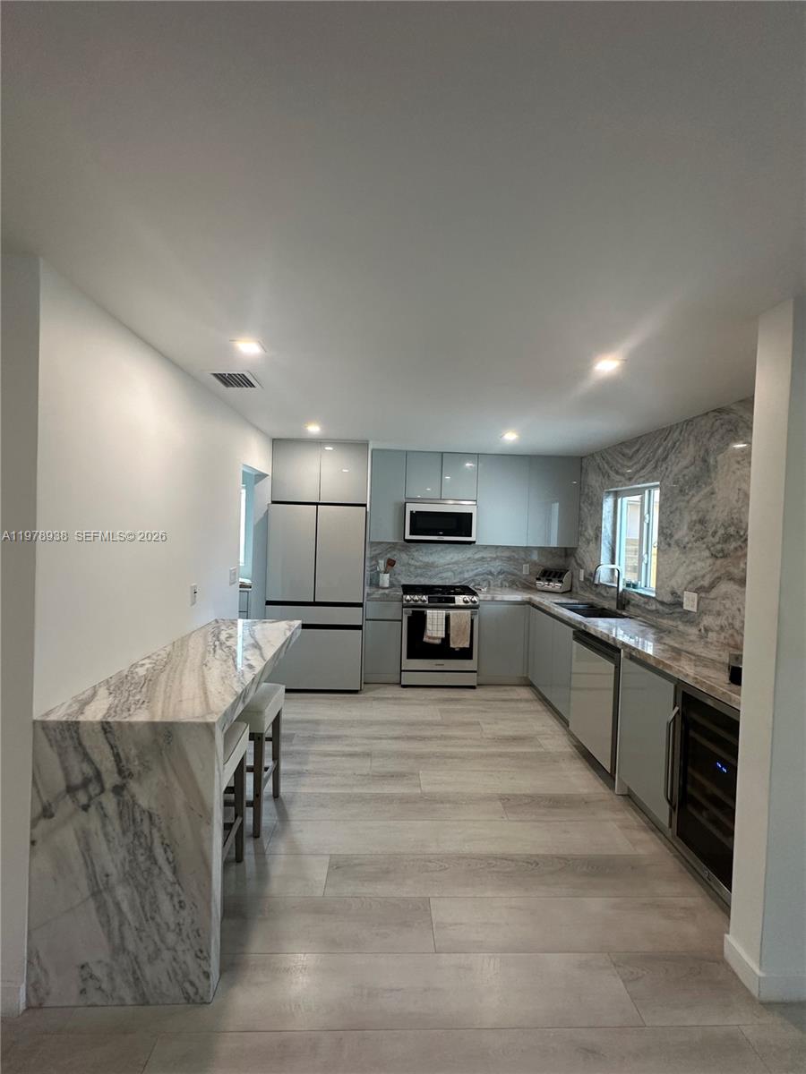 HOLLYWOOD LAKES SECTION - Residential