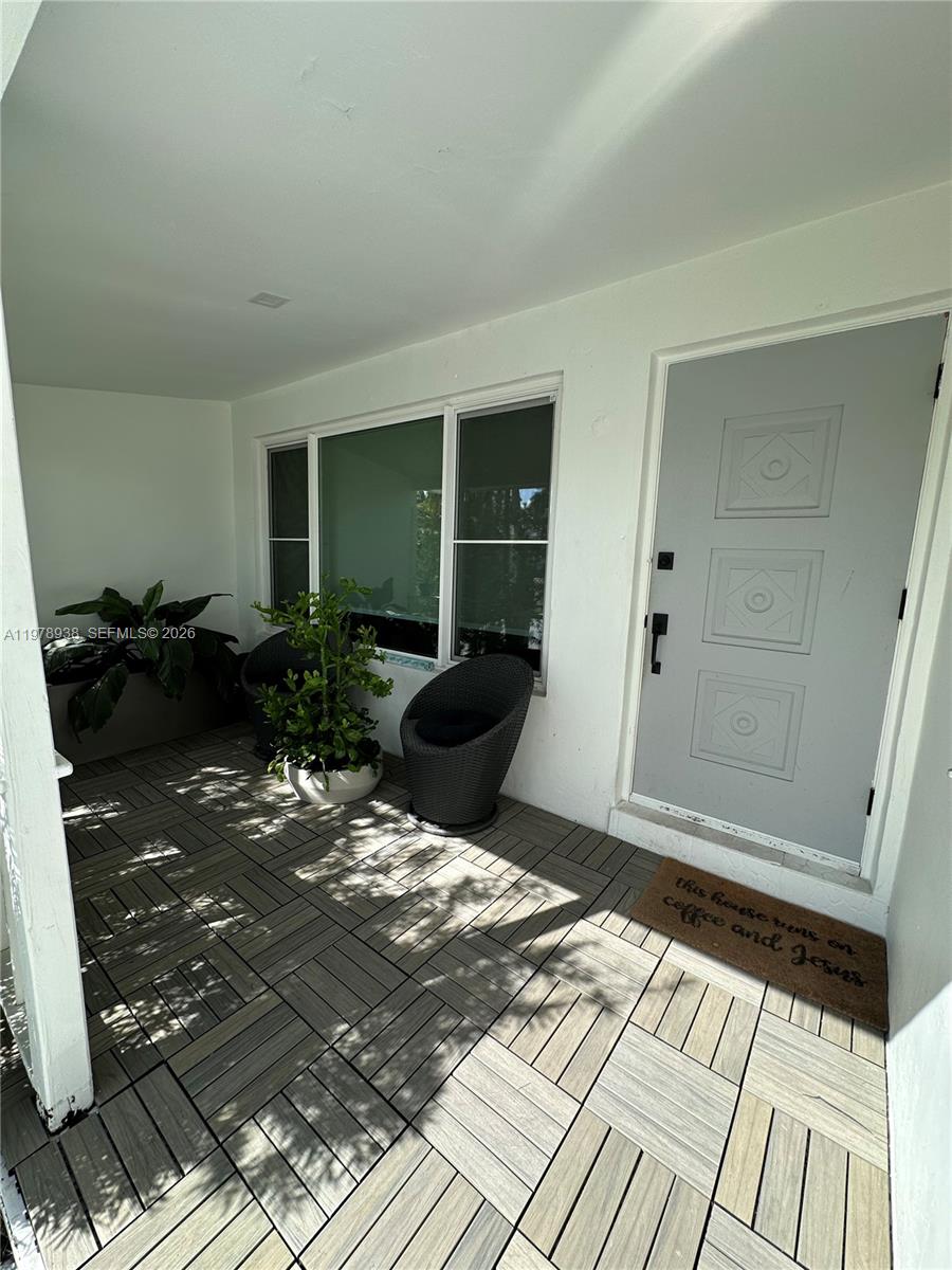 HOLLYWOOD LAKES SECTION - Residential