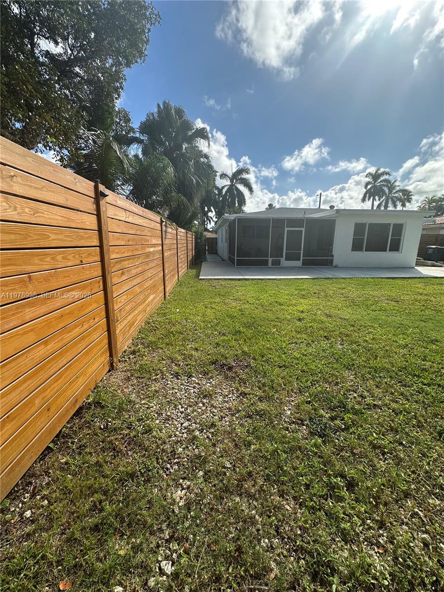 HOLLYWOOD LAKES SECTION - Residential