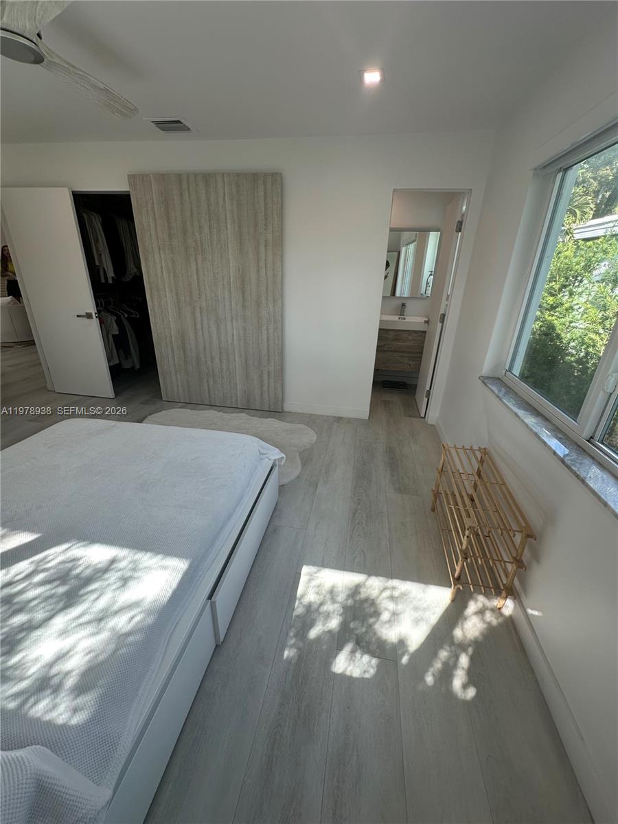 HOLLYWOOD LAKES SECTION - Residential