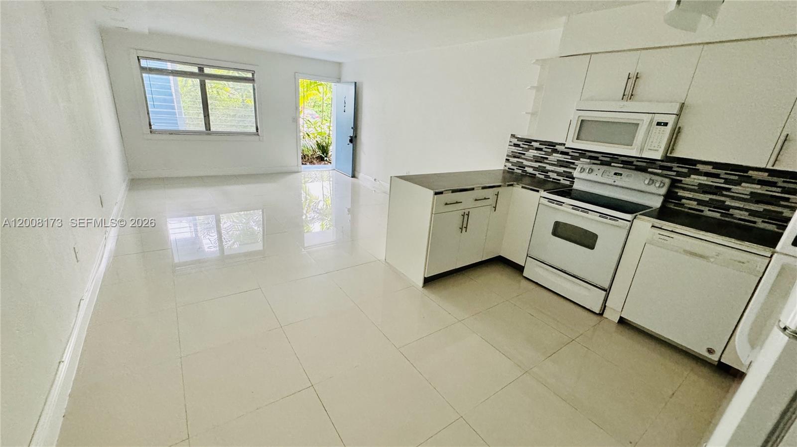 GOLDEN KEY CONDO, THE - Residential