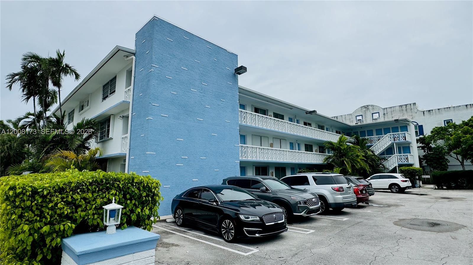 GOLDEN KEY CONDO, THE - Residential