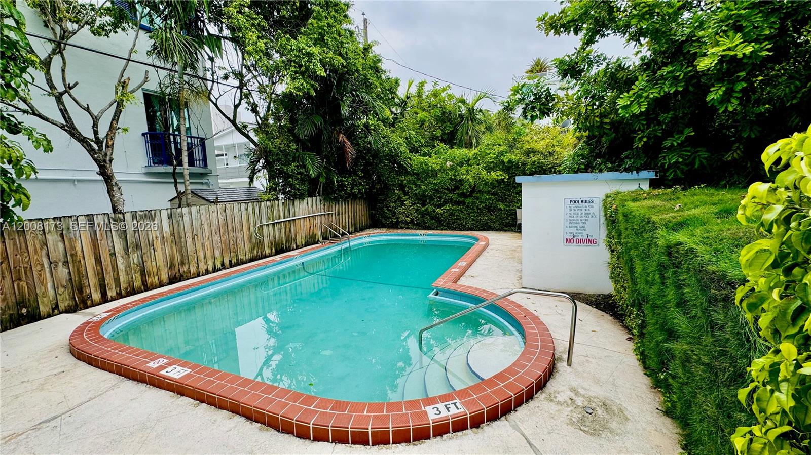 GOLDEN KEY CONDO, THE - Residential