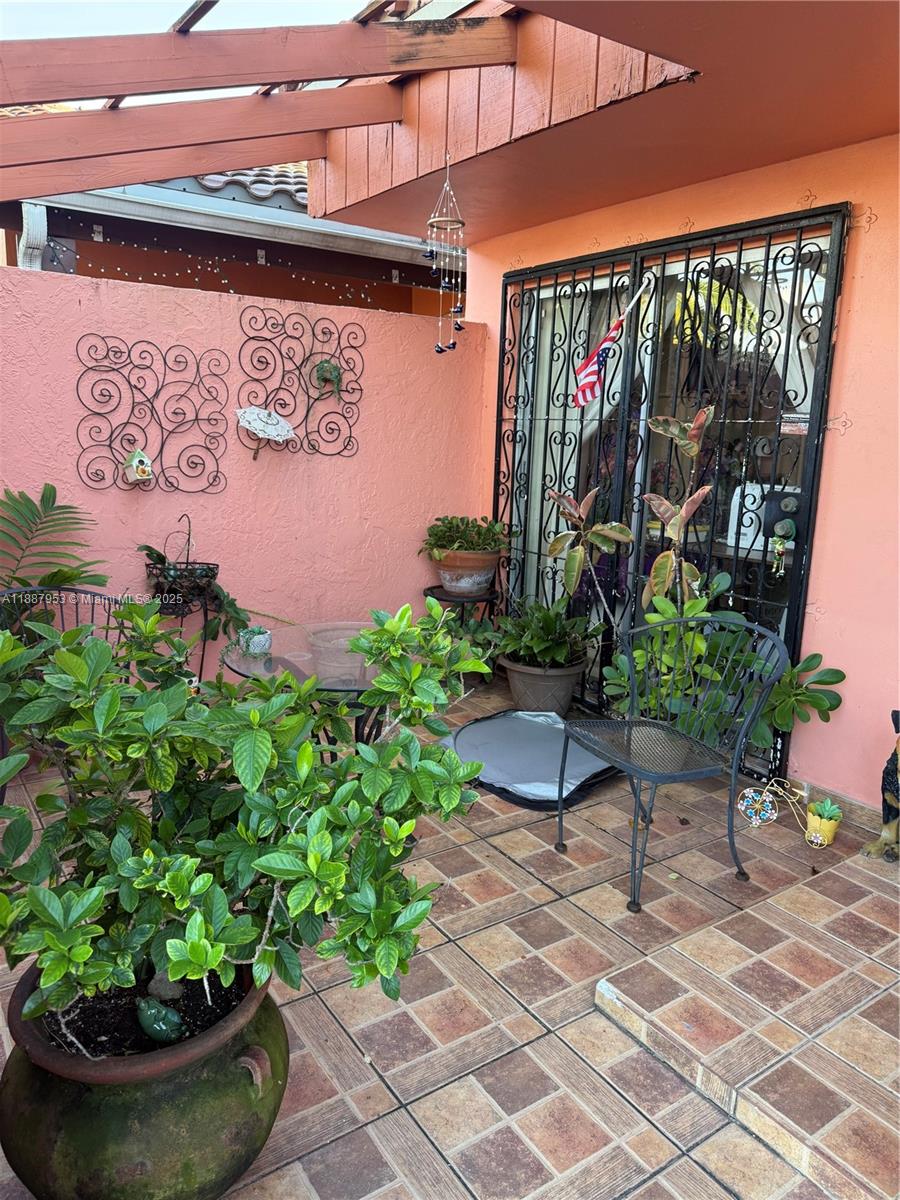 LAS PALMAS CONDO 2/7 - Residential