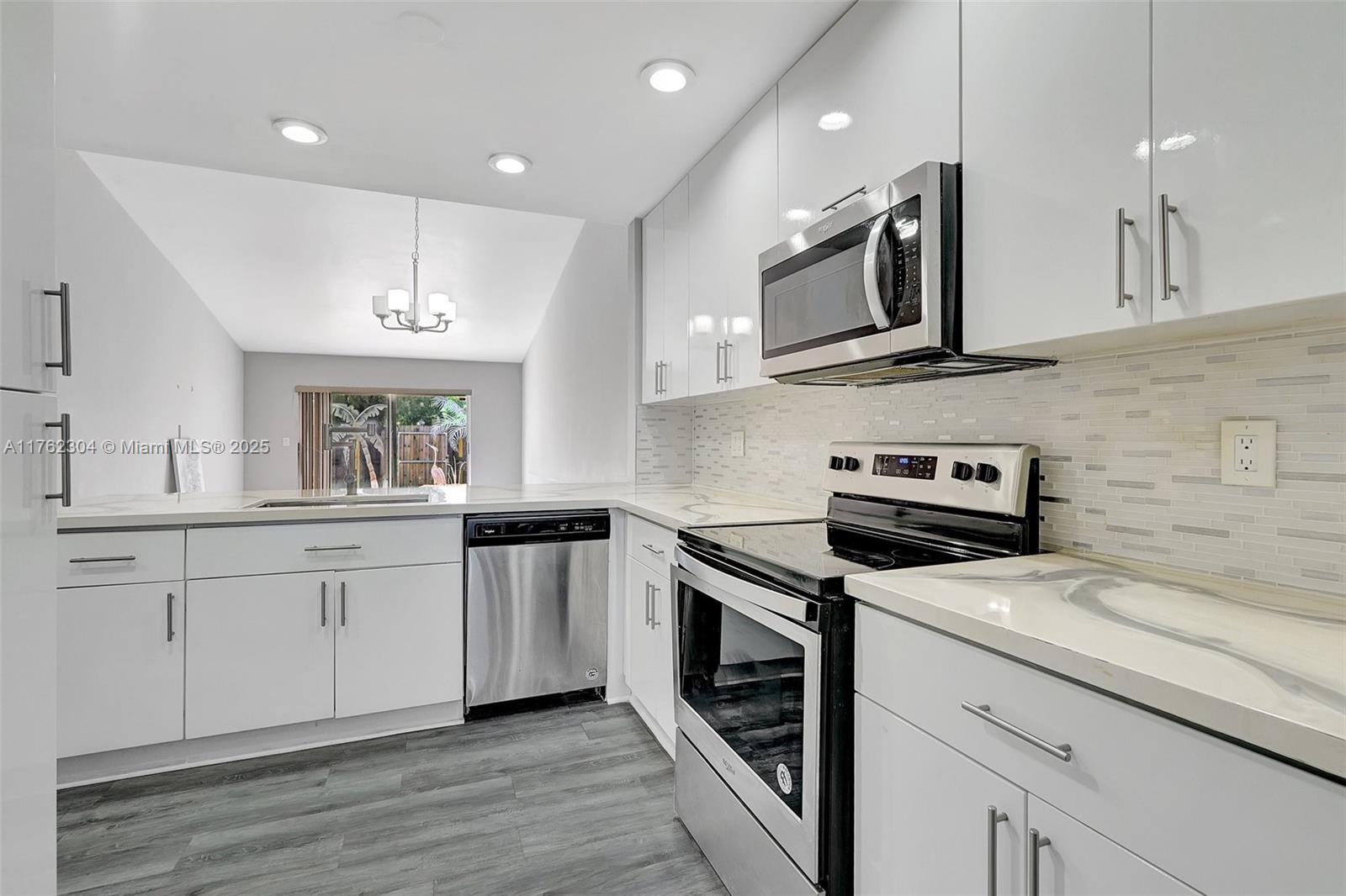 2307 N 37th Ave, Hollywood, Broward County, Florida - 2 Bedrooms  
2 Bathrooms - 