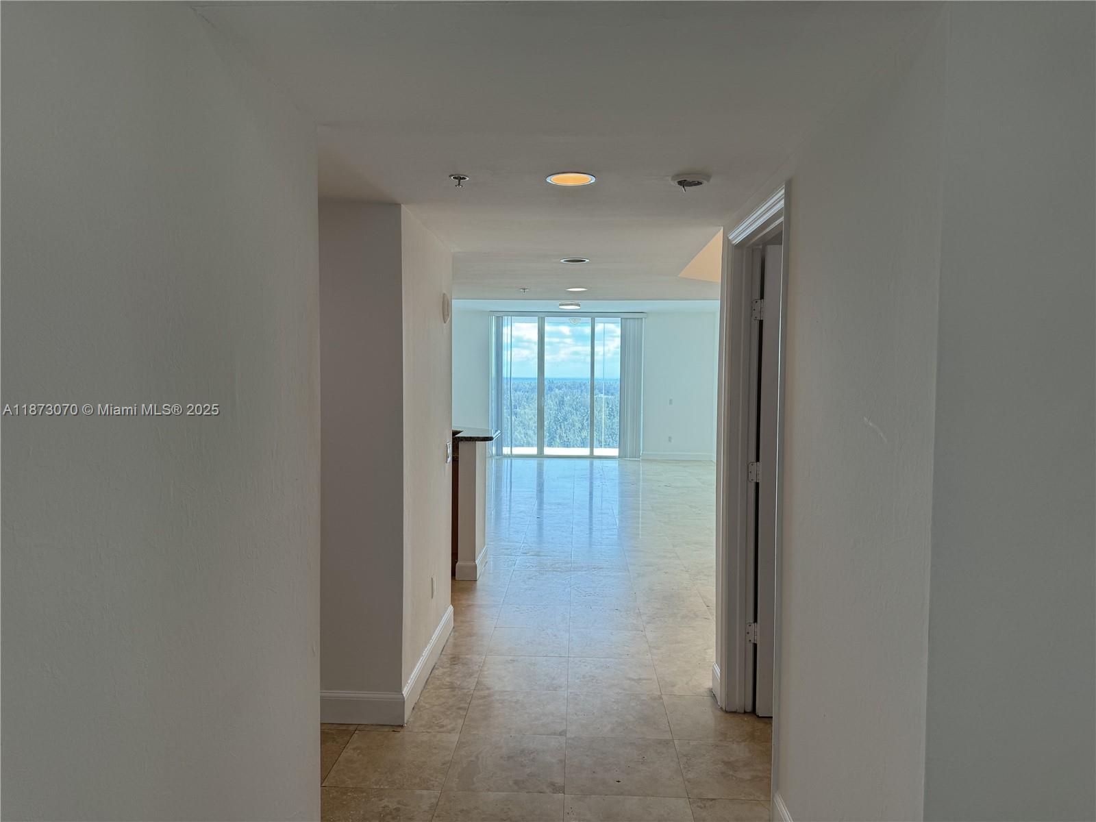 THE OAKS I CONDO - Residential Lease