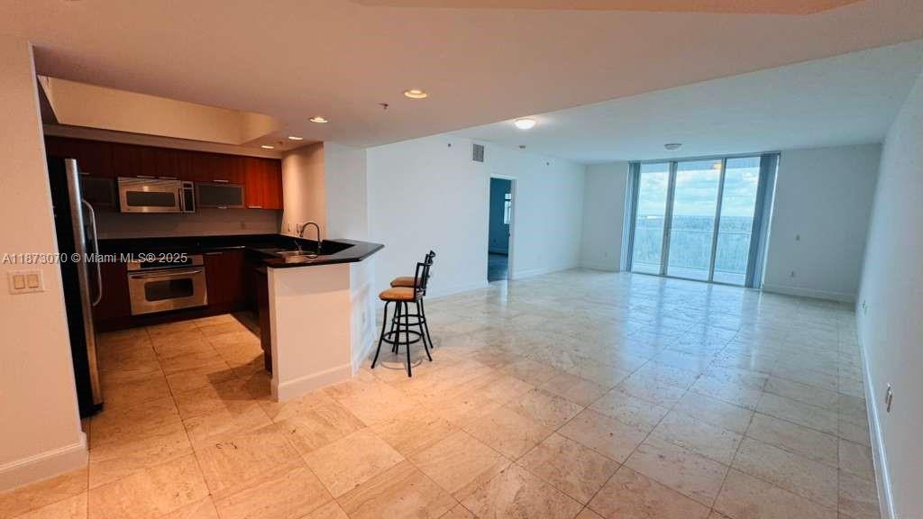 THE OAKS I CONDO - Residential Lease