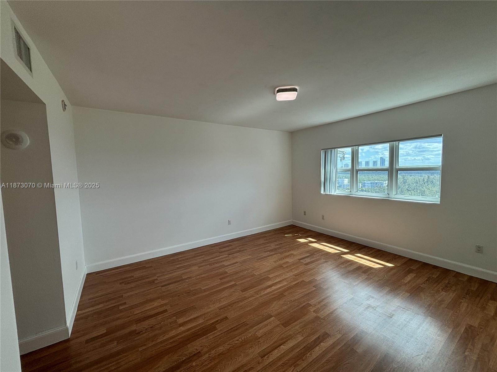 THE OAKS I CONDO - Residential Lease