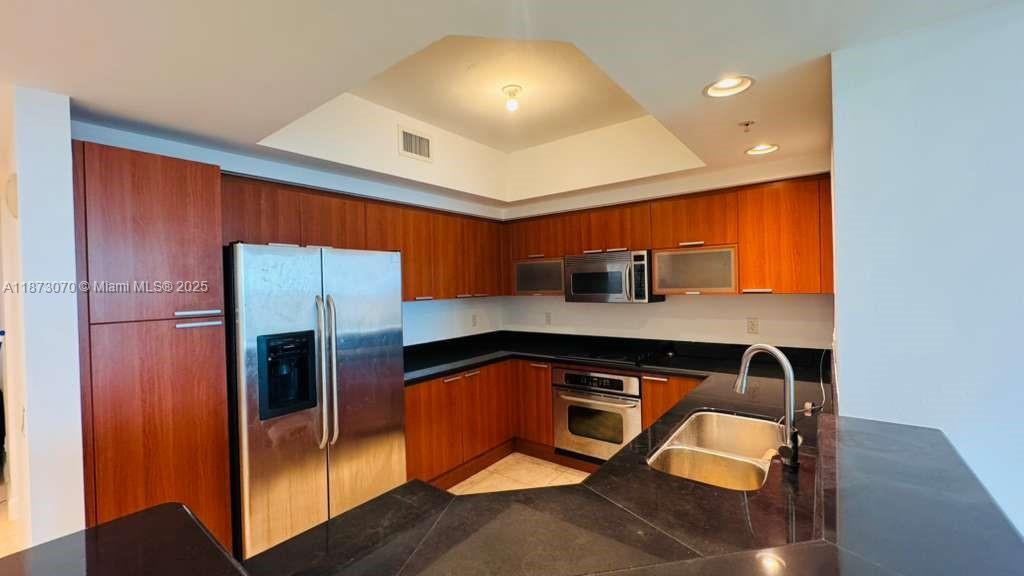 THE OAKS I CONDO - Residential Lease