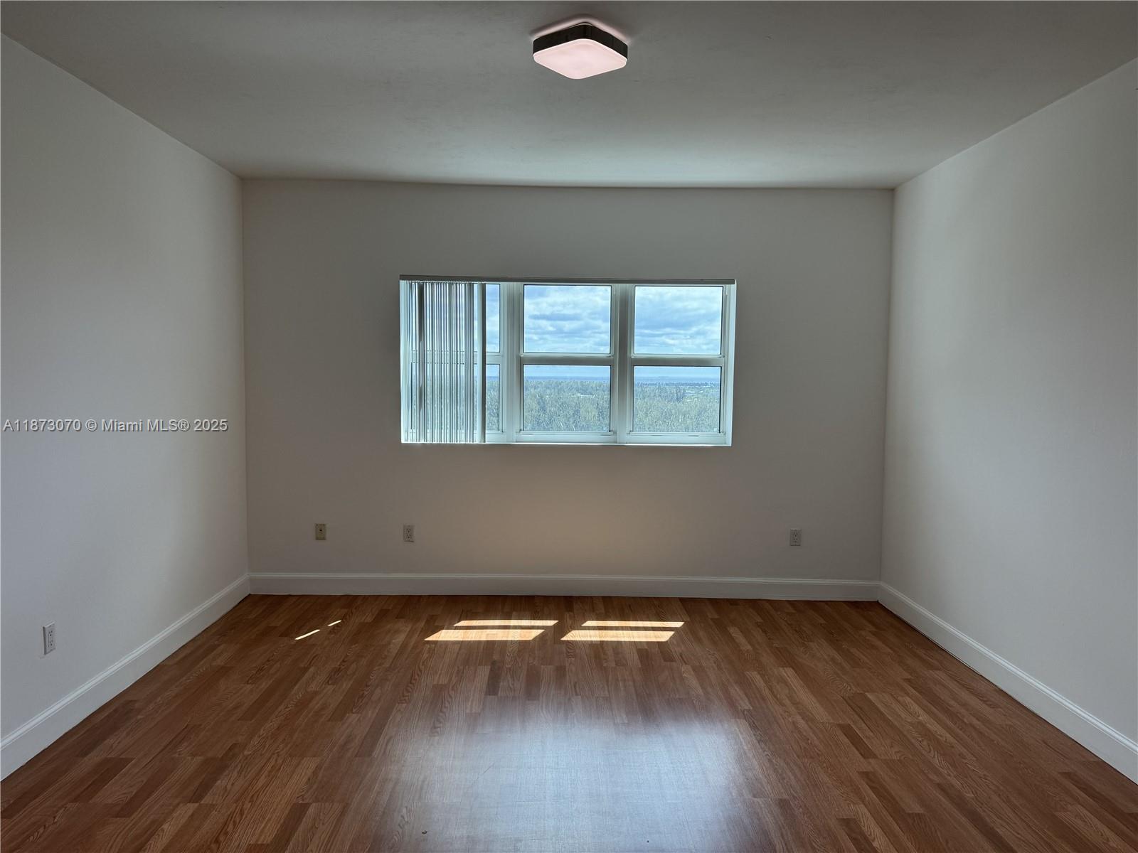 THE OAKS I CONDO - Residential Lease