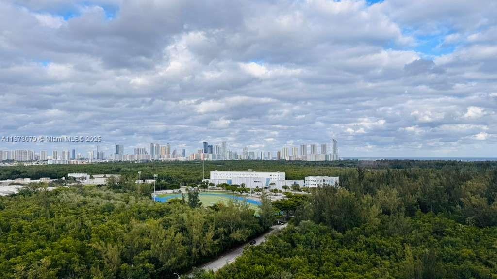 THE OAKS I CONDO - Residential Lease