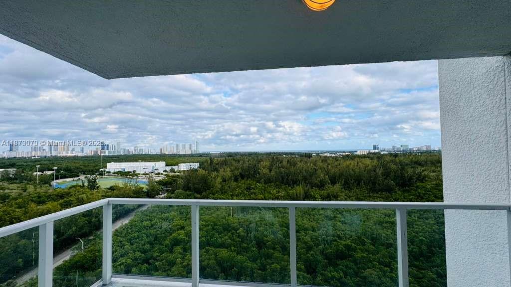 THE OAKS I CONDO - Residential Lease