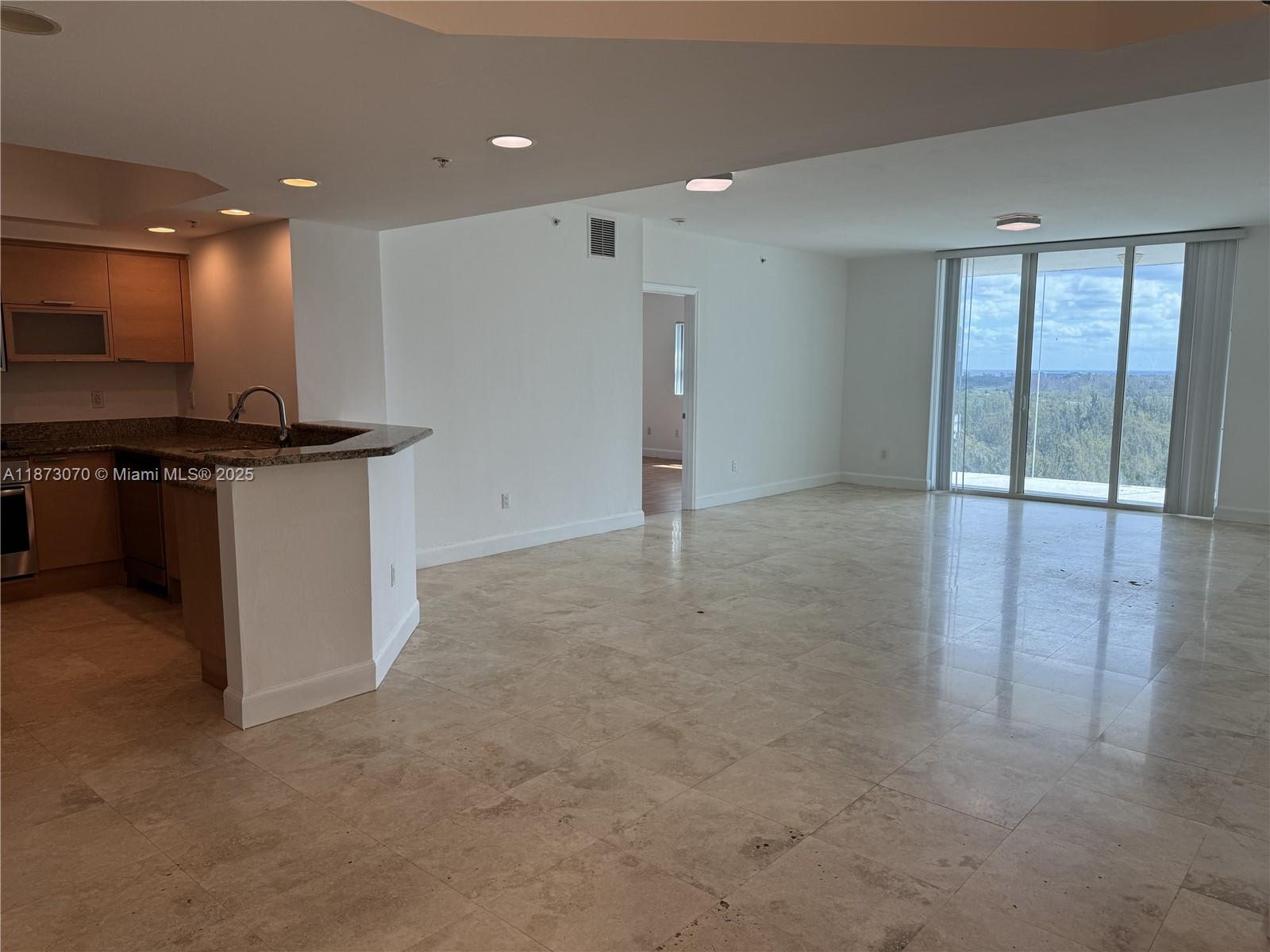 THE OAKS I CONDO - Residential Lease