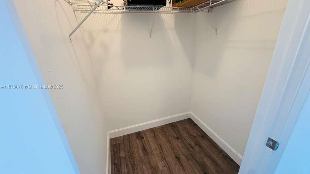 THE OAKS I CONDO - Residential Lease