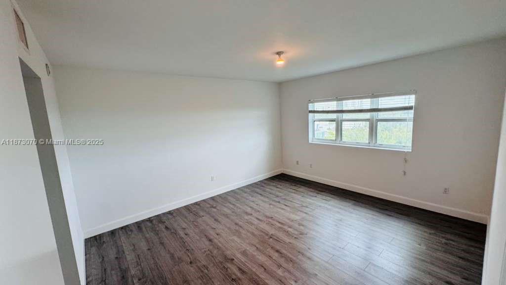 THE OAKS I CONDO - Residential Lease