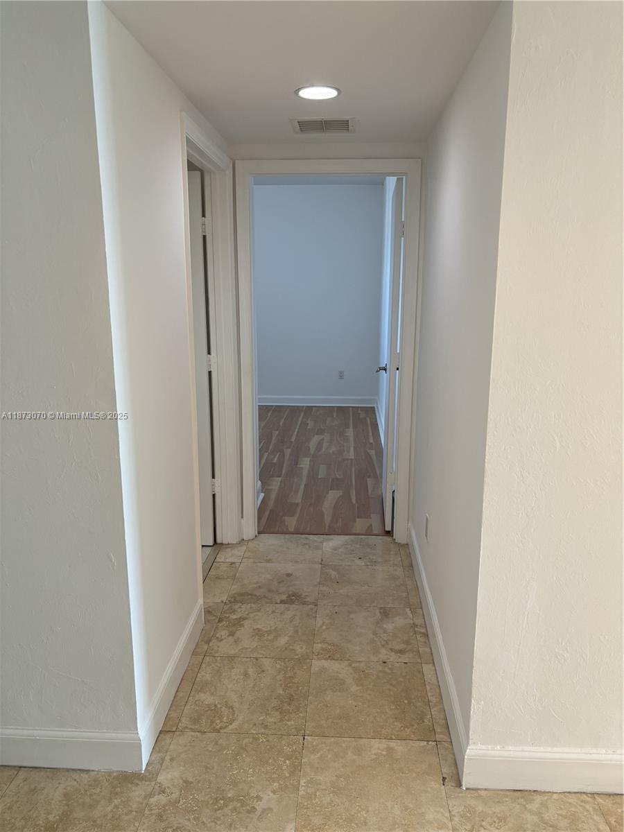 THE OAKS I CONDO - Residential Lease