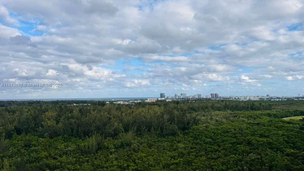 THE OAKS I CONDO - Residential Lease