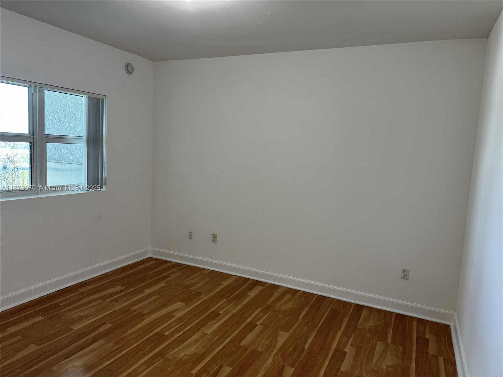 THE OAKS I CONDO - Residential Lease
