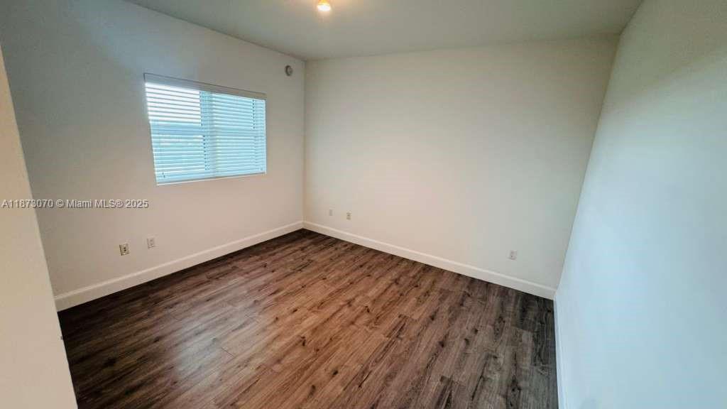 THE OAKS I CONDO - Residential Lease