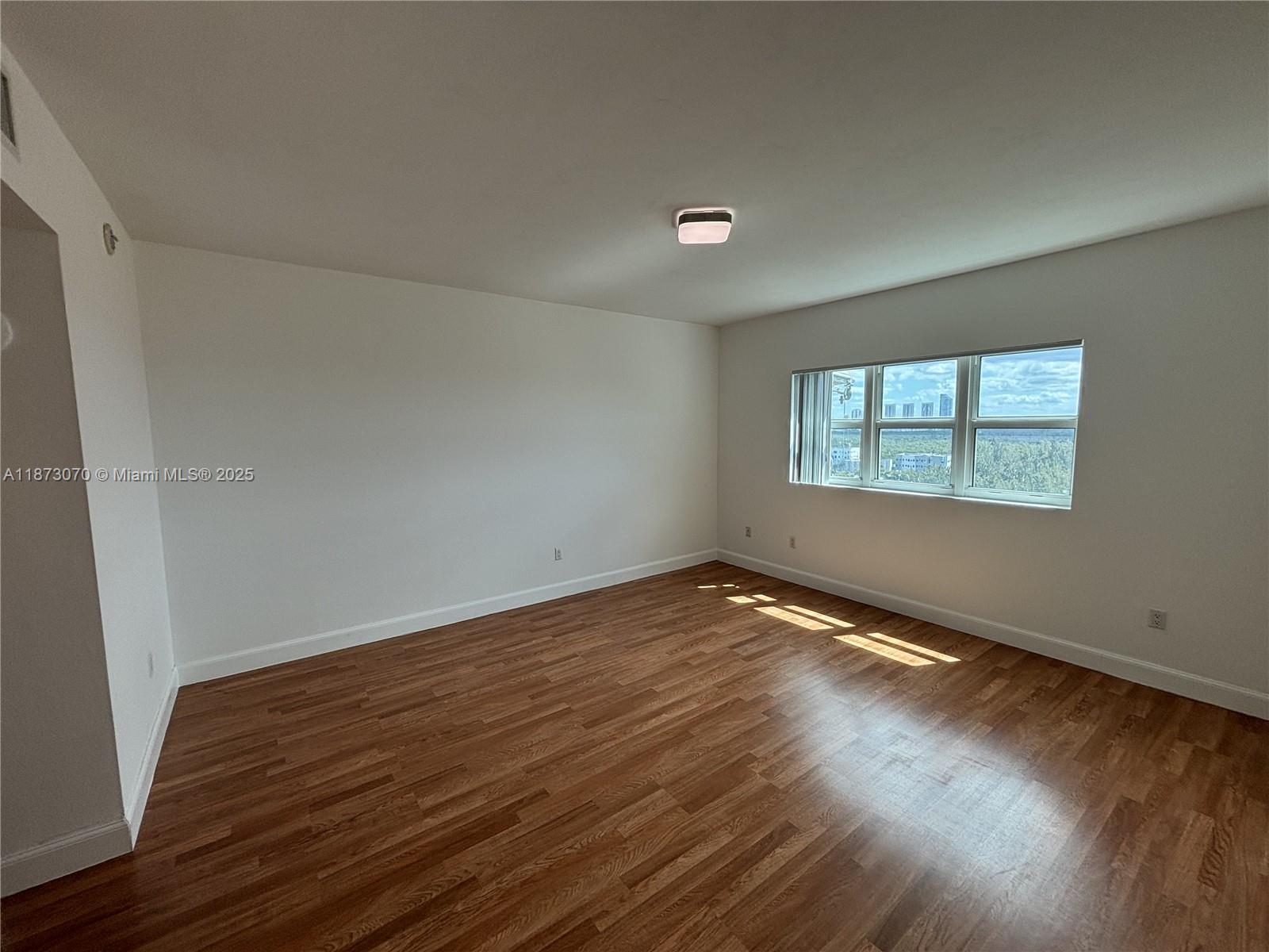 THE OAKS I CONDO - Residential Lease