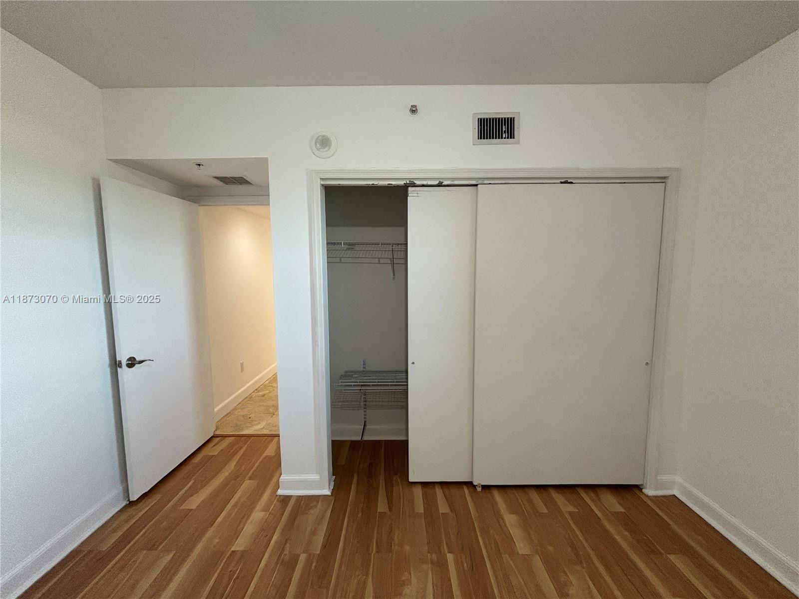THE OAKS I CONDO - Residential Lease