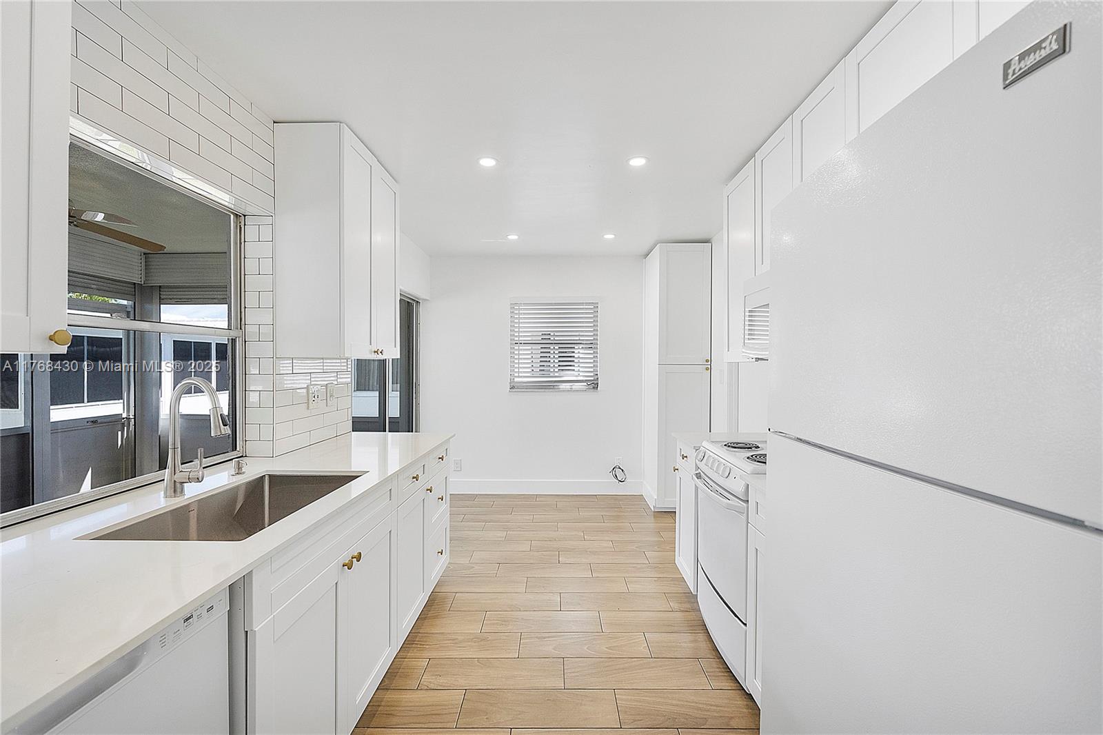 PALM BEACH LEISUREVILLE S - Residential Lease