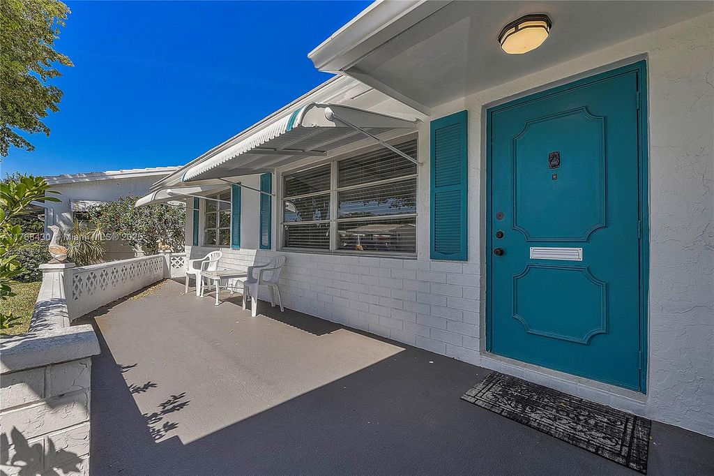 Photo of 1903 SW 22nd Ave, Boynton Beach, FL 33426 (MLS # A11768430)