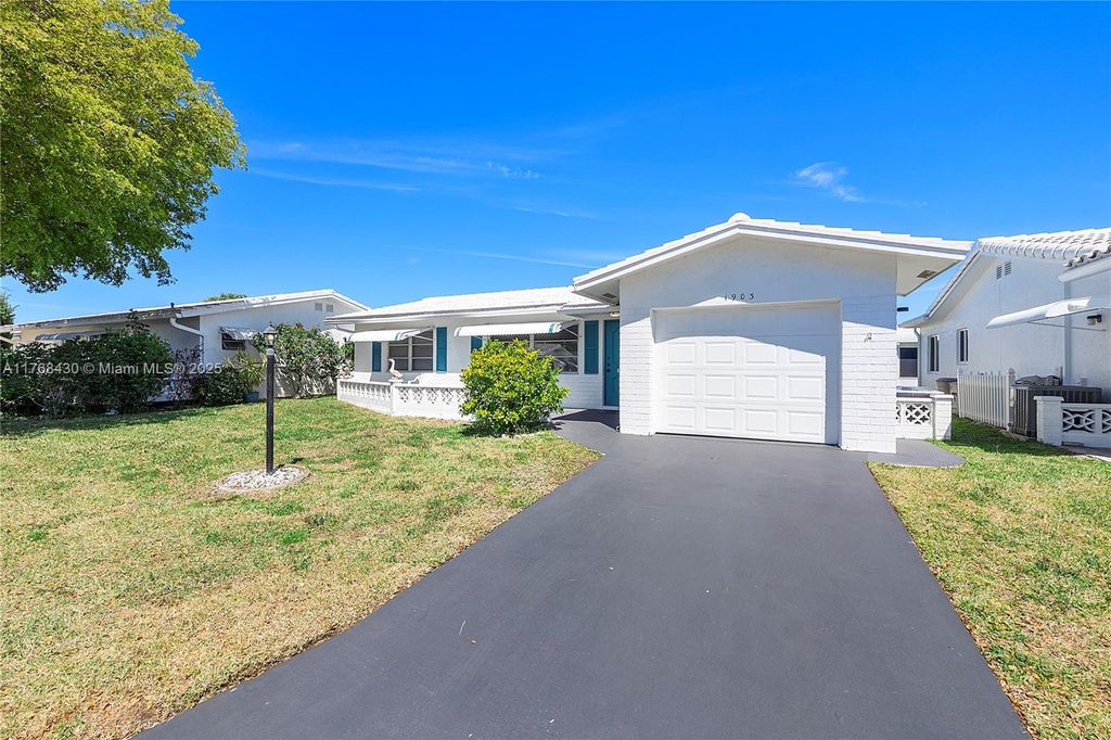 Photo of 1903 SW 22nd Ave, Boynton Beach, FL 33426 (MLS # A11768430)