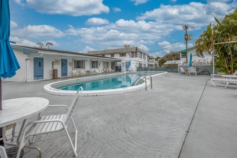 2440 Lake Osborne Dr 210 Lake Worth FL 33461