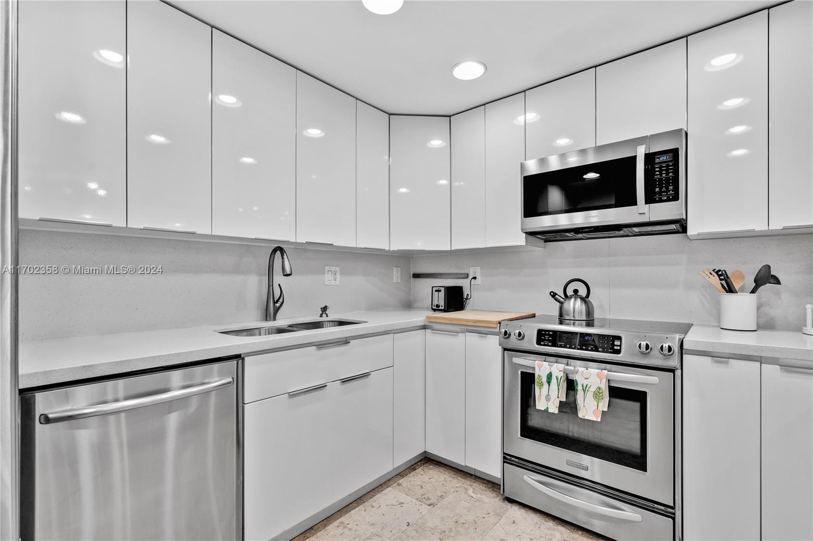 KEY COLONY CONDO #4 - Residential Lease