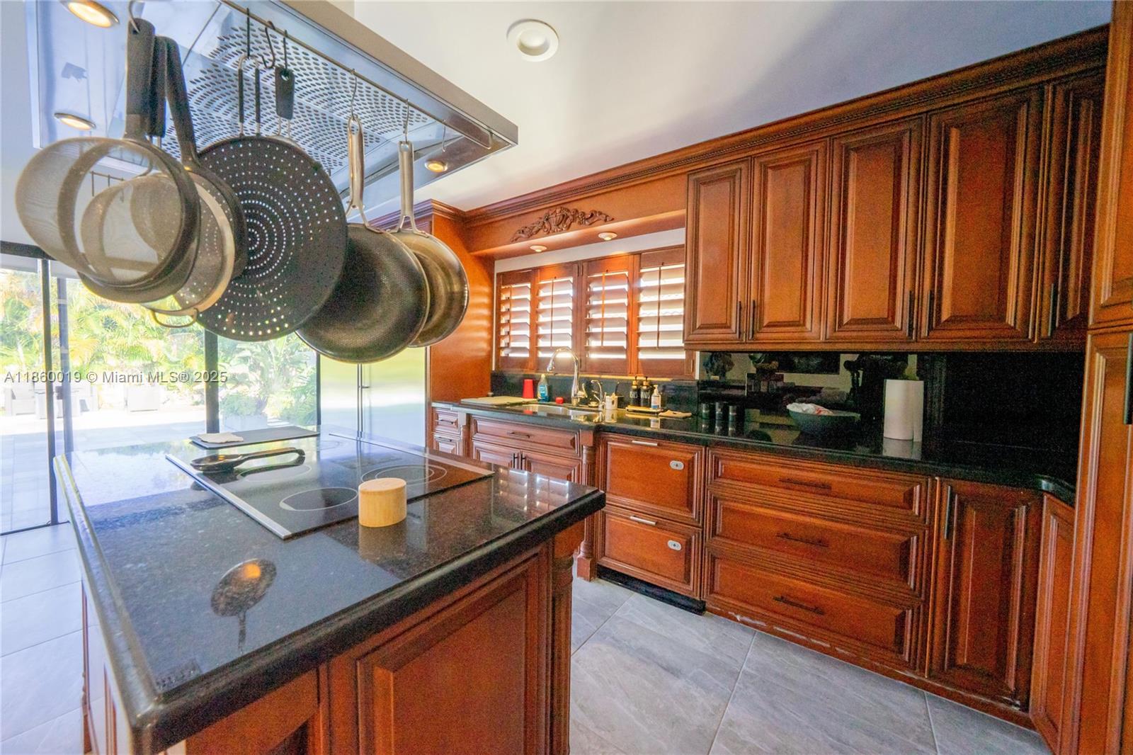 BANYAN CLUB - Residential