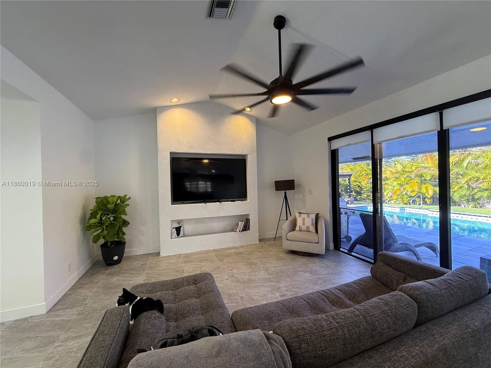 BANYAN CLUB - Residential